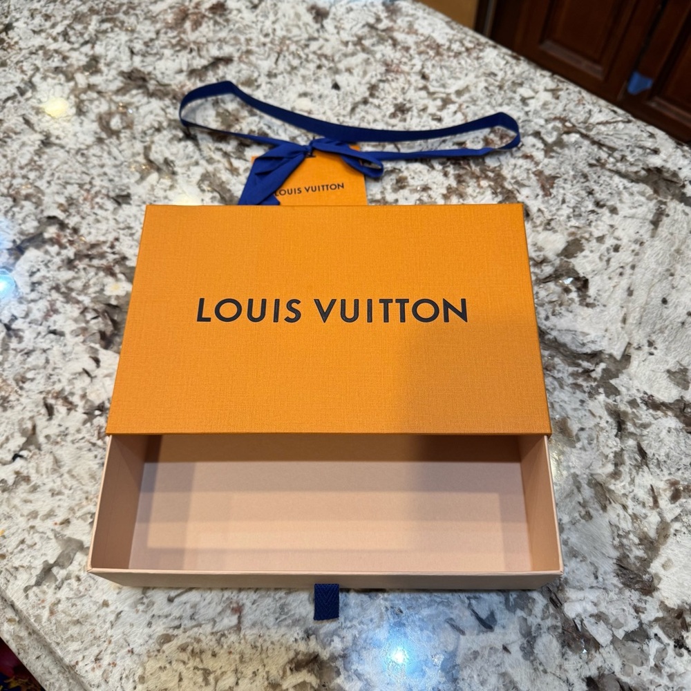 LOUIS VUITTON BOX! 🧡💙